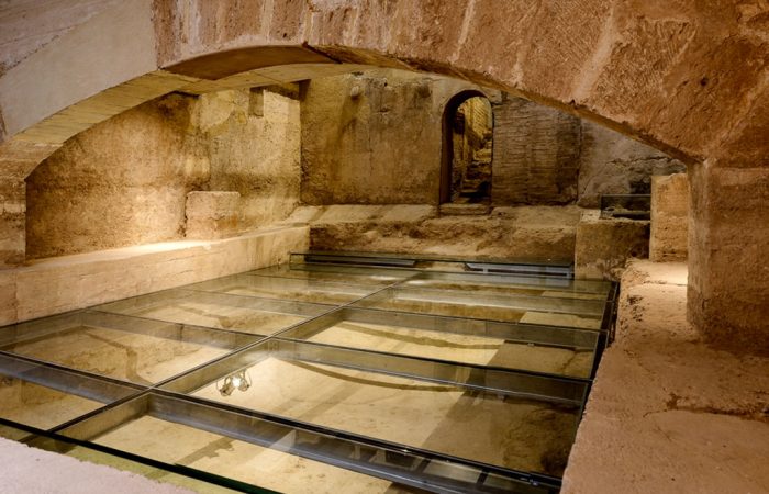 bodega medieval de vino El Celler en el centro de valencia capital